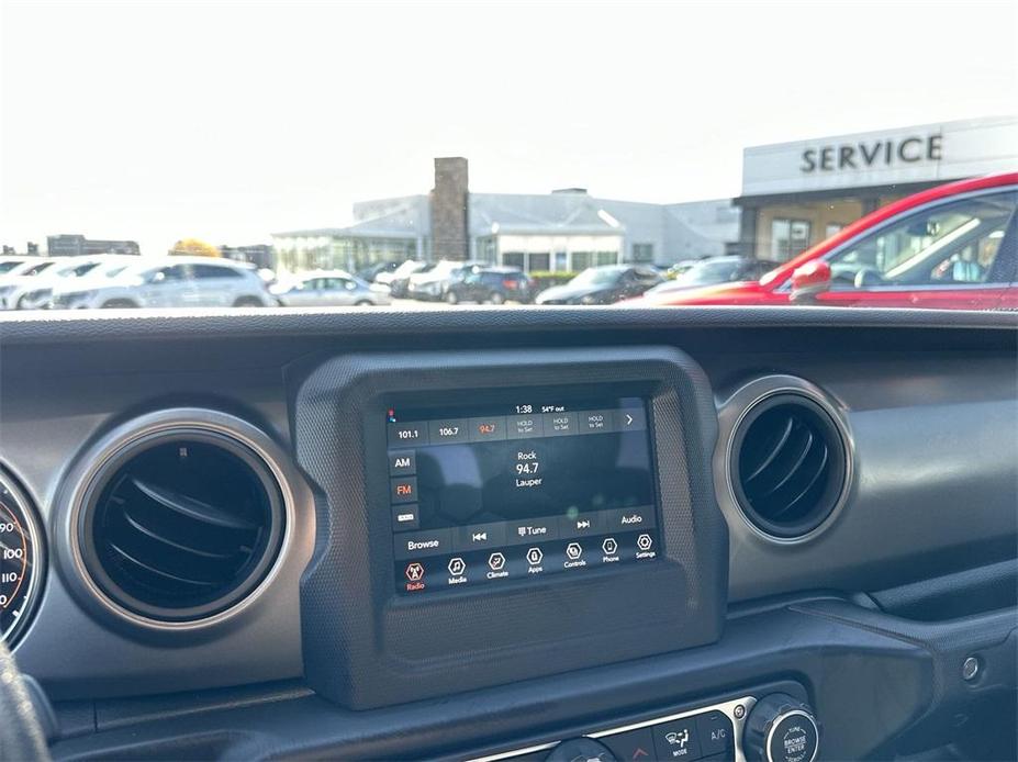 used 2022 Jeep Gladiator car, priced at $33,434