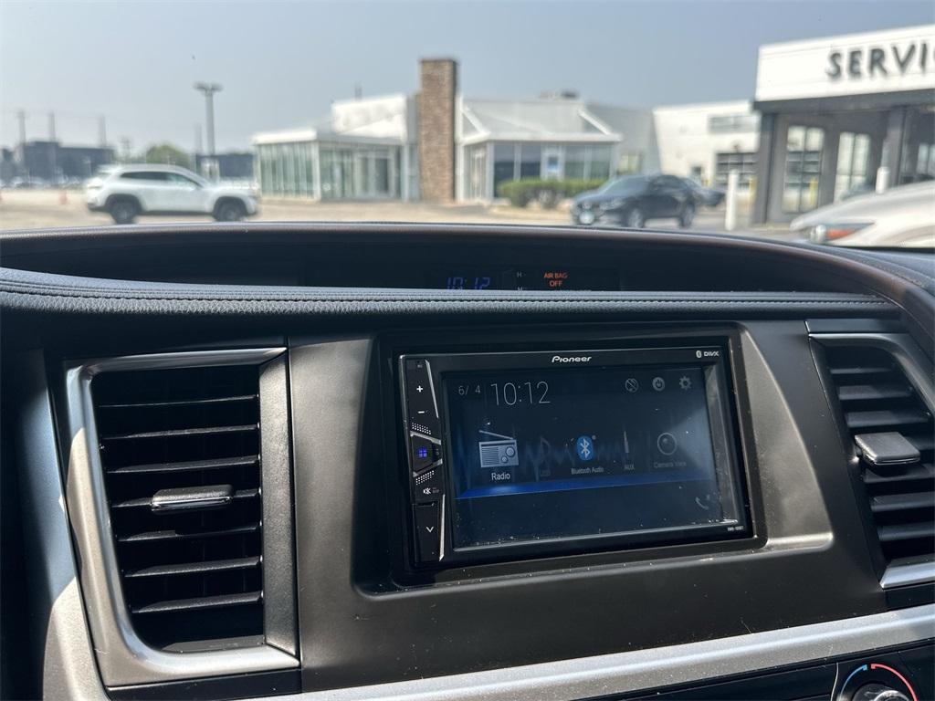 used 2019 Toyota Highlander car, priced at $23,214