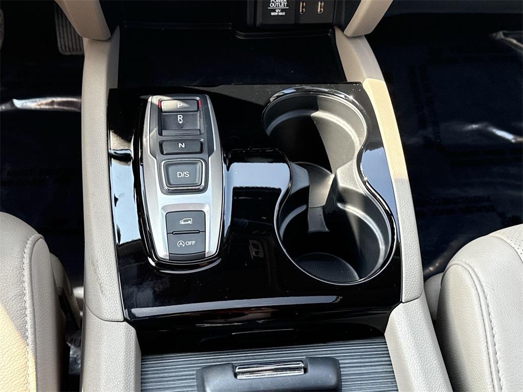 used 2016 Honda Pilot car, priced at $25,624