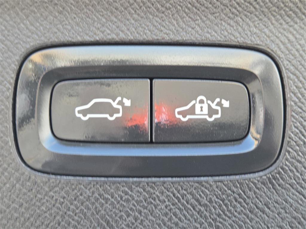 used 2018 Volvo XC90 car, priced at $22,000