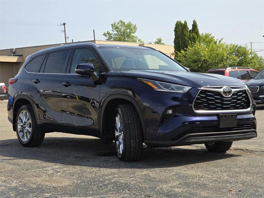 used 2020 Toyota Highlander car, priced at $33,000