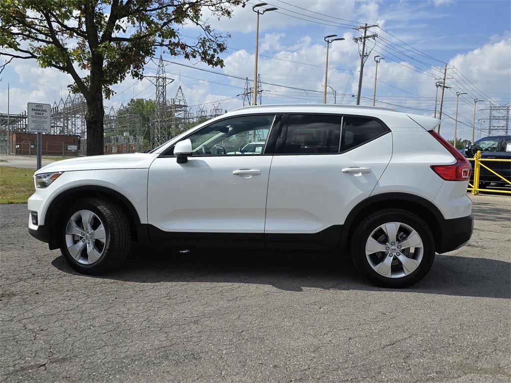 used 2022 Volvo XC40 car, priced at $18,617