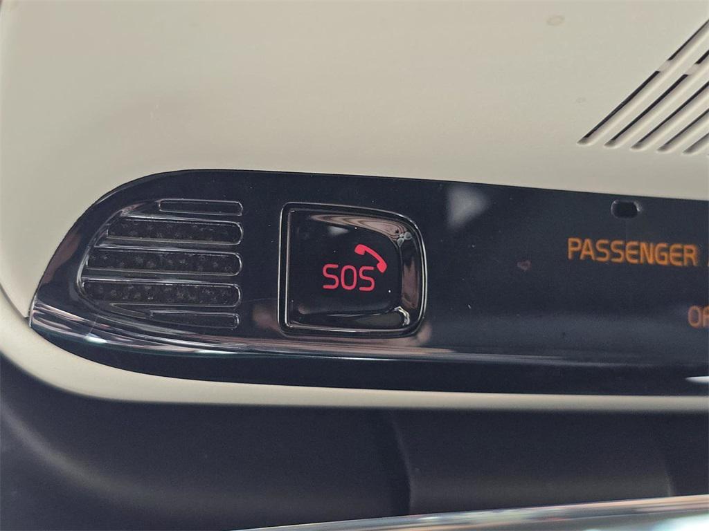 used 2022 Volvo XC40 car, priced at $18,617