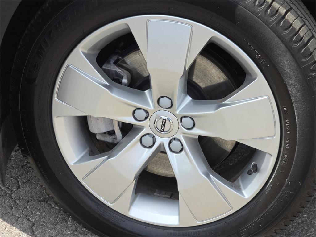 used 2022 Volvo XC40 car, priced at $18,617