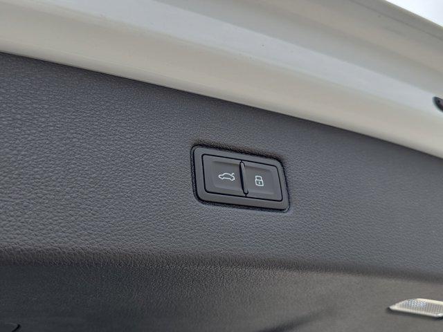 new 2025 Audi Q7 car, priced at $71,895