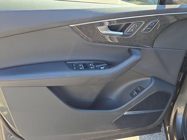 used 2024 Audi Q7 car, priced at $45,489