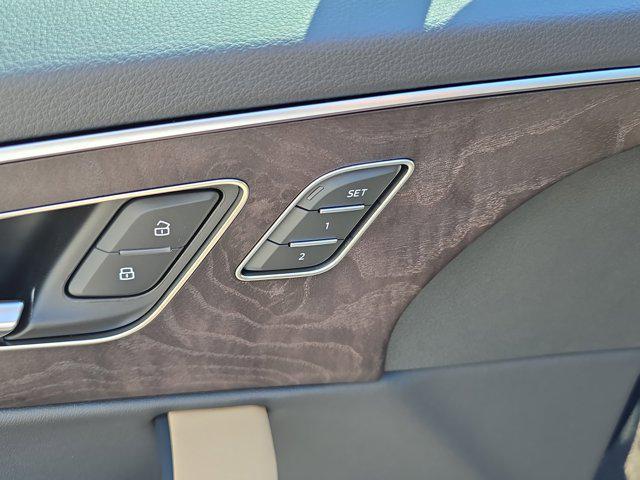 new 2025 Audi Q7 car, priced at $67,350