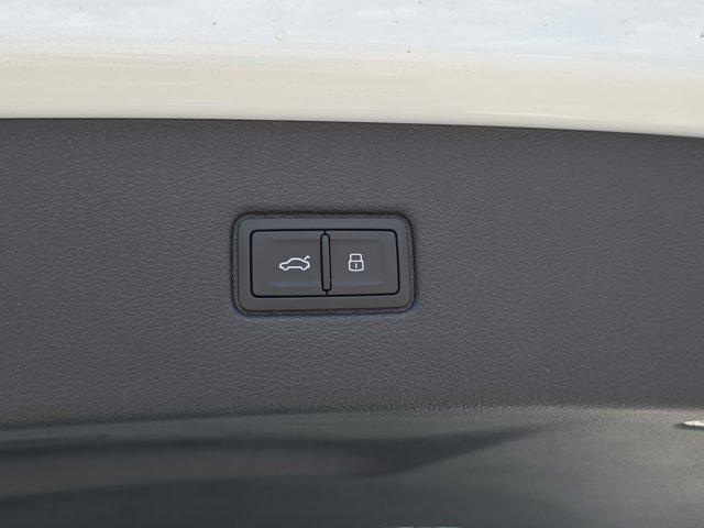 new 2025 Audi Q7 car, priced at $72,195