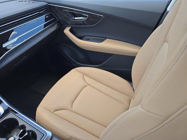 new 2025 Audi Q7 car, priced at $72,195
