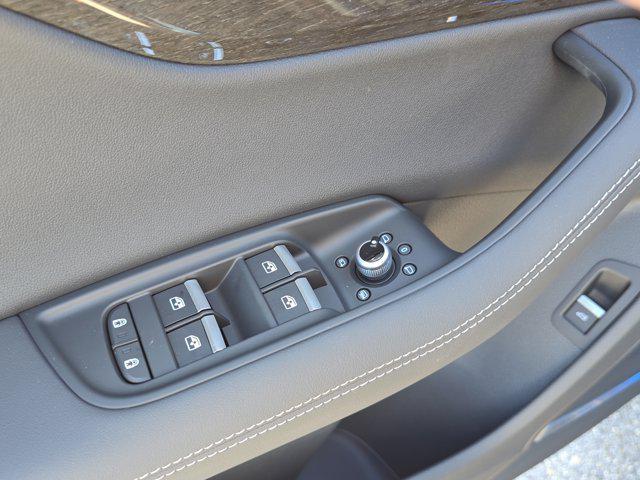 new 2025 Audi Q7 car, priced at $76,250