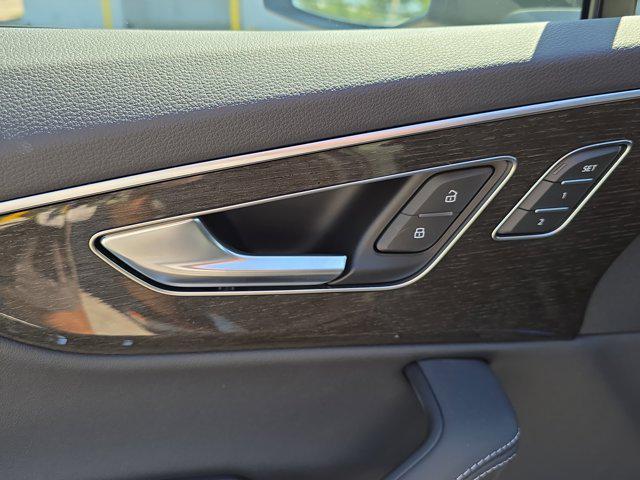 new 2025 Audi Q7 car, priced at $76,250