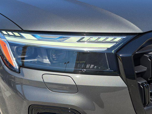 new 2025 Audi Q7 car, priced at $82,250
