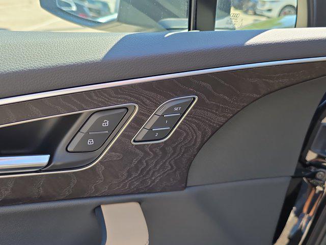 new 2025 Audi Q7 car, priced at $77,750