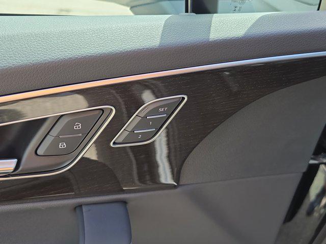 new 2025 Audi Q7 car, priced at $72,705