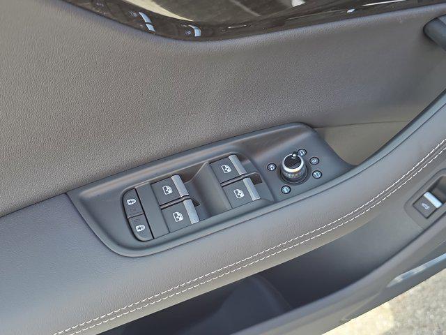 new 2025 Audi Q7 car, priced at $72,705
