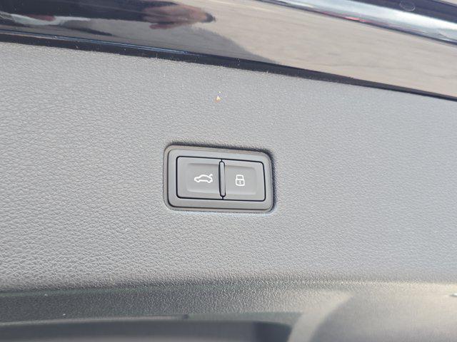 new 2025 Audi Q8 car, priced at $78,465