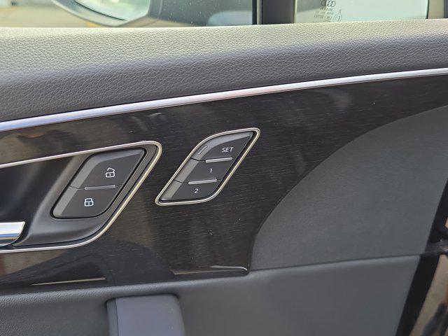 new 2025 Audi Q7 car, priced at $72,105