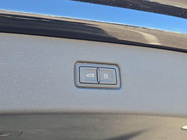 new 2025 Audi Q7 car, priced at $84,655