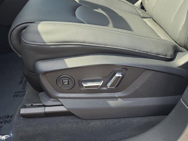 new 2025 Audi Q7 car, priced at $78,250