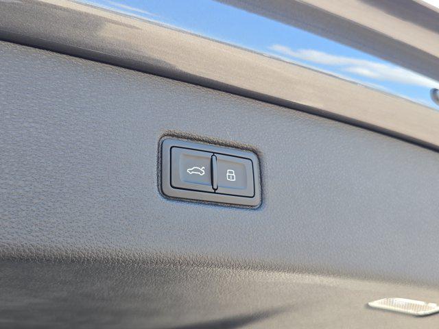 new 2025 Audi Q7 car, priced at $78,250