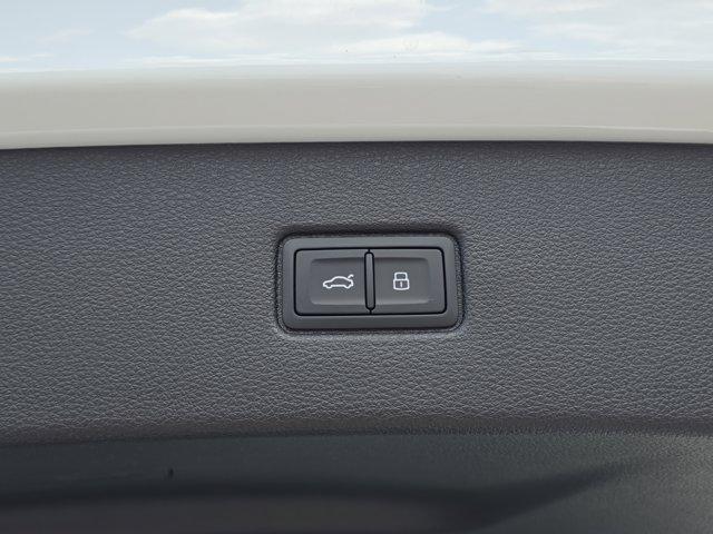 new 2025 Audi Q7 car, priced at $76,250