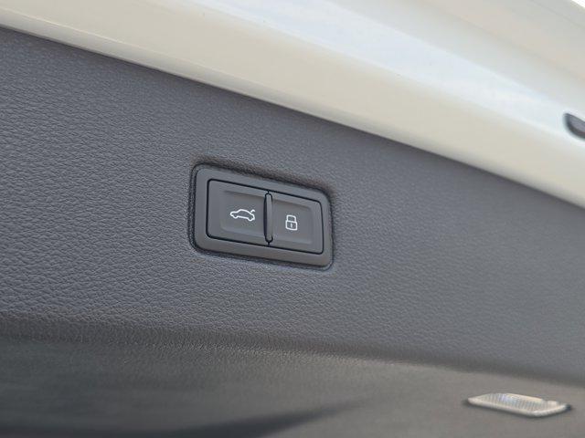 new 2025 Audi Q7 car, priced at $83,605