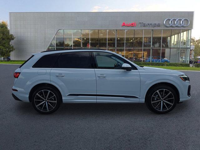 new 2025 Audi Q7 car, priced at $72,705