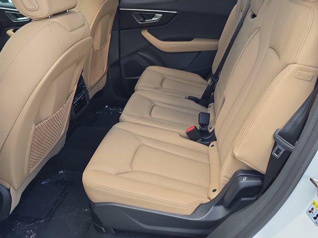 new 2025 Audi Q7 car, priced at $72,705