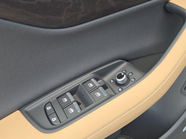 new 2025 Audi Q7 car, priced at $72,705