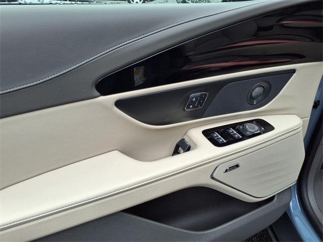 used 2025 Lincoln Nautilus car, priced at $50,888