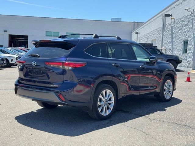 used 2022 Toyota Highlander car, priced at $43,199