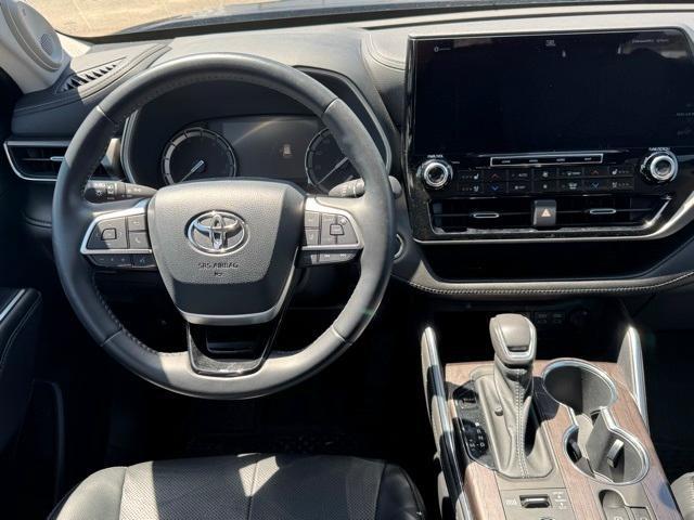 used 2022 Toyota Highlander car, priced at $43,199