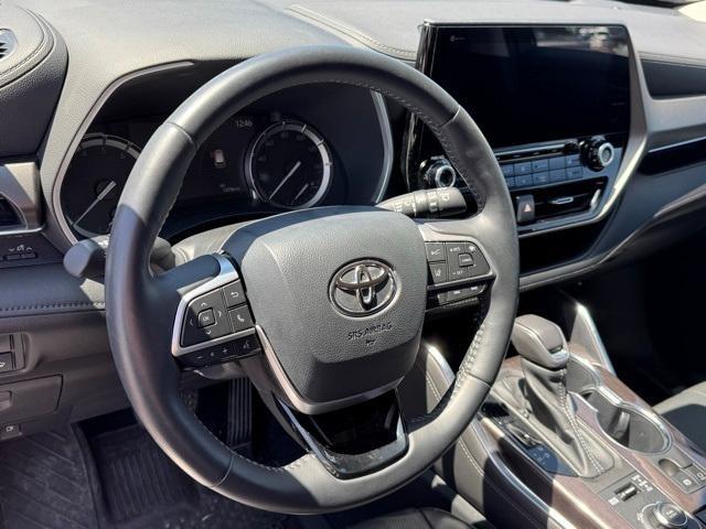 used 2022 Toyota Highlander car, priced at $43,199