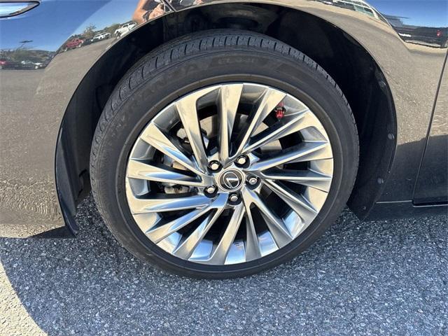 used 2023 Lexus ES 300h car, priced at $38,399