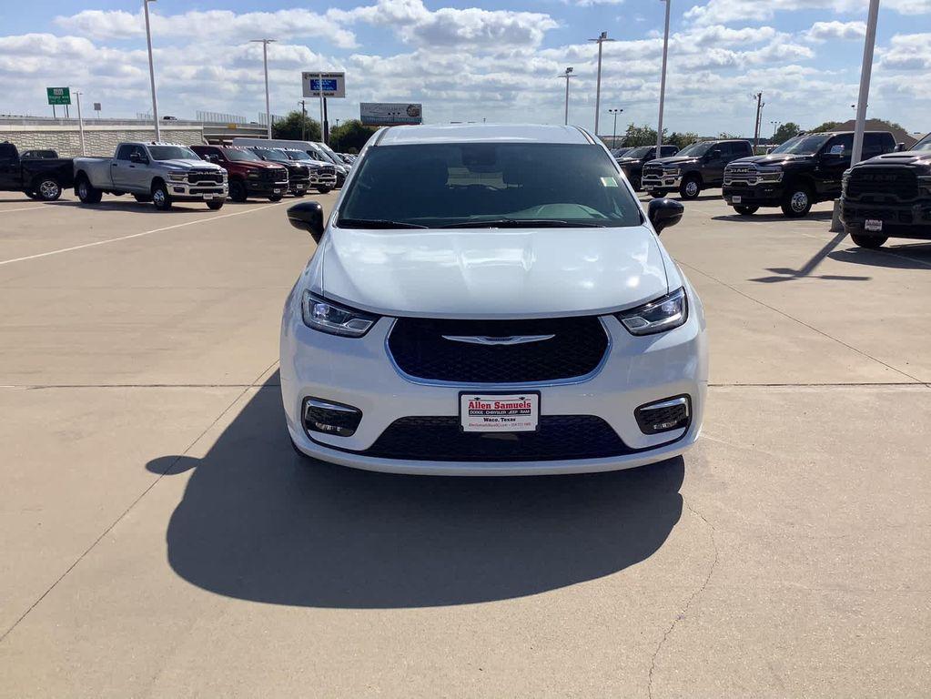 new 2026 Chrysler Pacifica car, priced at $42,365