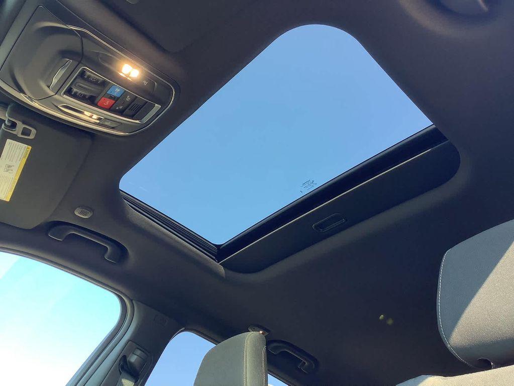 new 2025 Jeep Grand Cherokee car, priced at $39,780