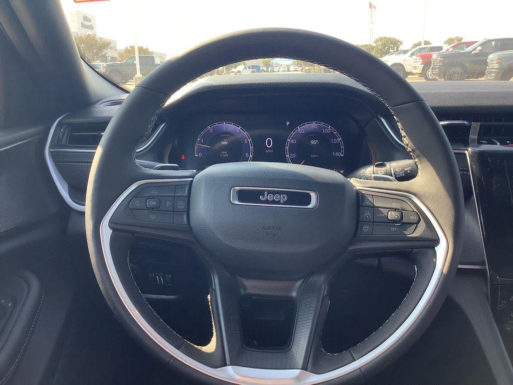 new 2025 Jeep Grand Cherokee car, priced at $38,999
