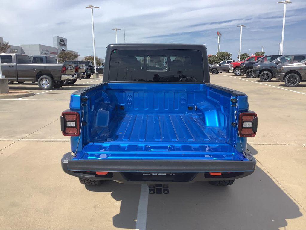 new 2025 Jeep Gladiator car, priced at $52,383