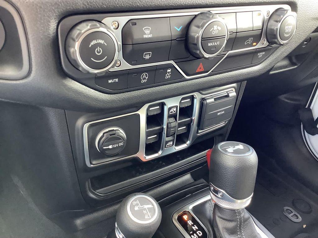 new 2025 Jeep Wrangler car, priced at $44,928
