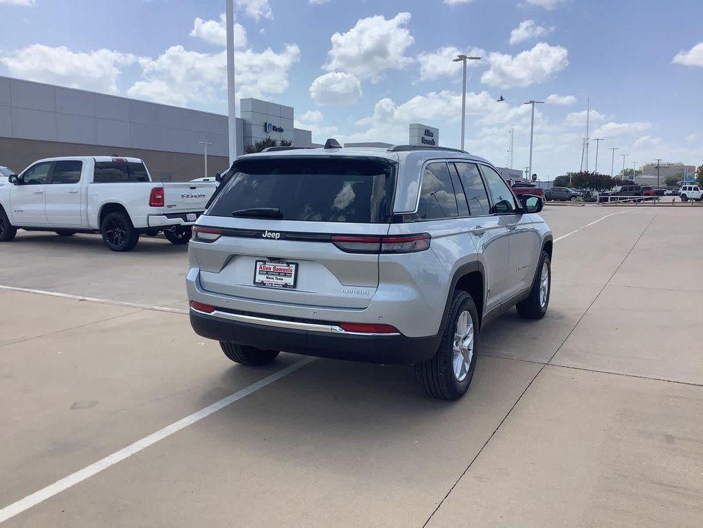 new 2025 Jeep Grand Cherokee car, priced at $37,576