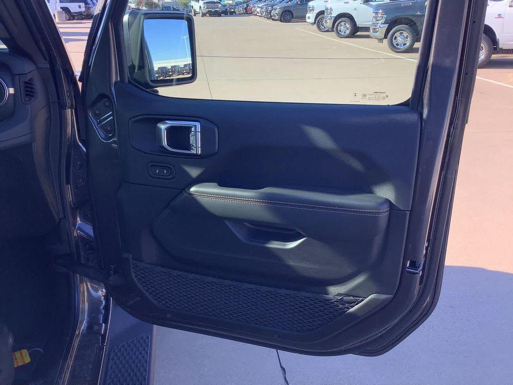 new 2025 Jeep Gladiator car, priced at $46,605