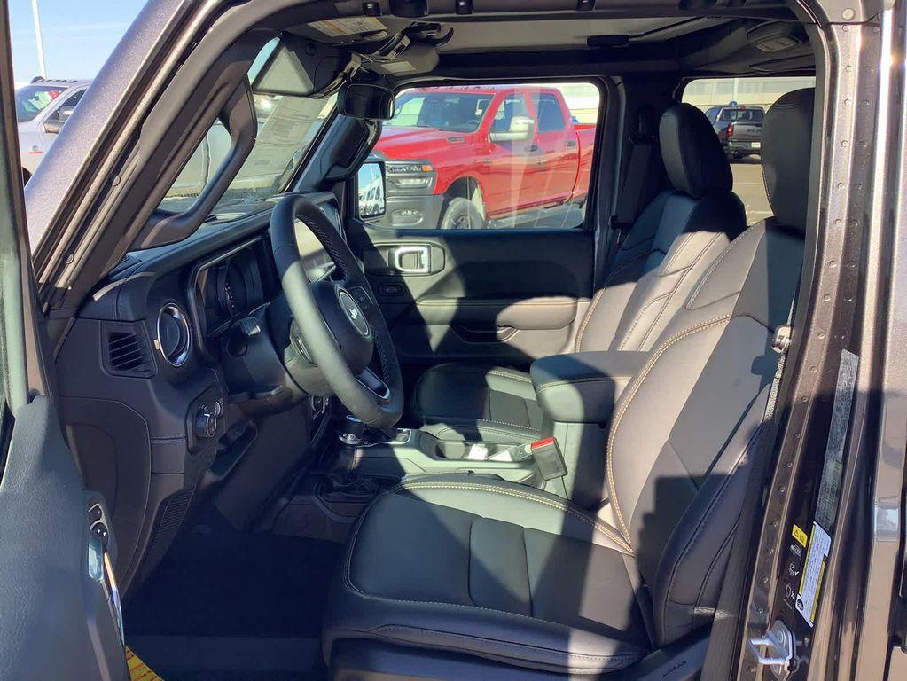 new 2025 Jeep Gladiator car, priced at $46,605