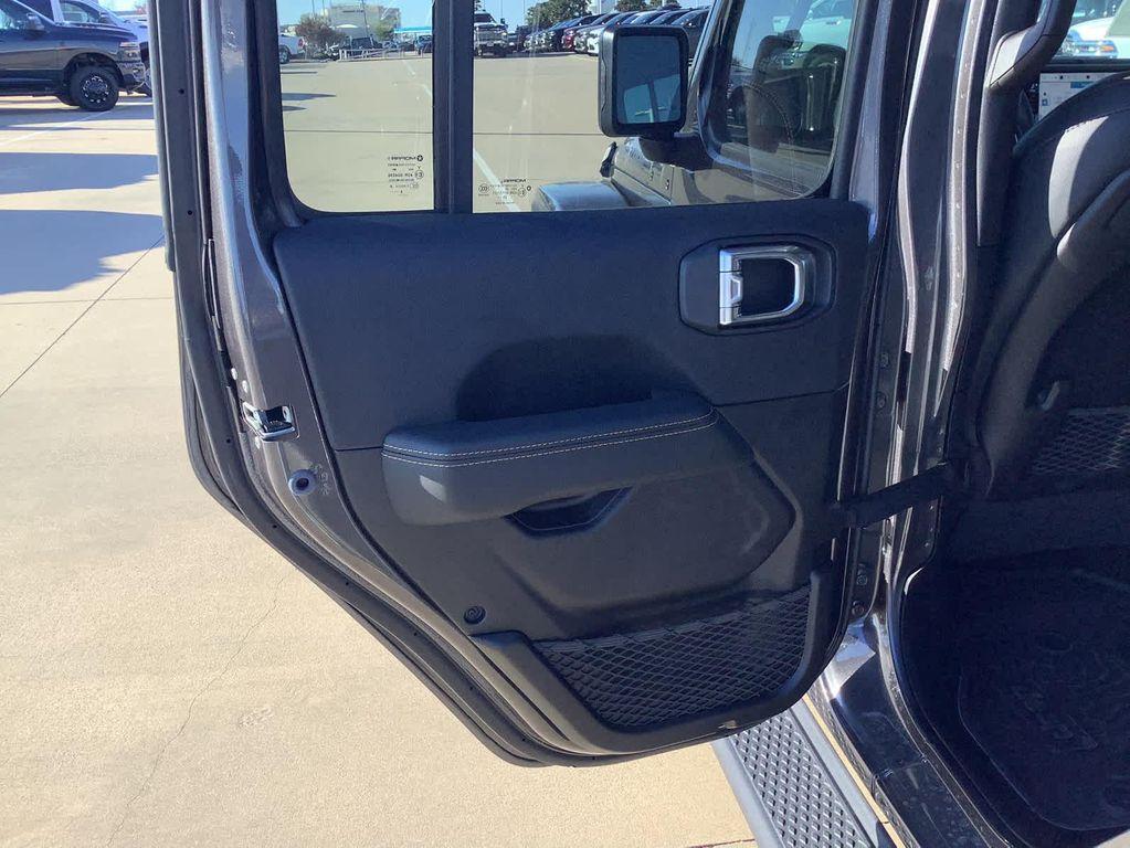 new 2025 Jeep Gladiator car, priced at $46,605