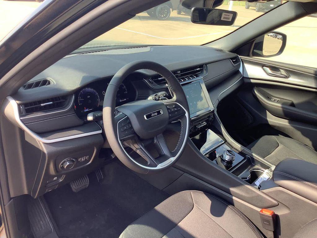 new 2025 Jeep Grand Cherokee car, priced at $31,326