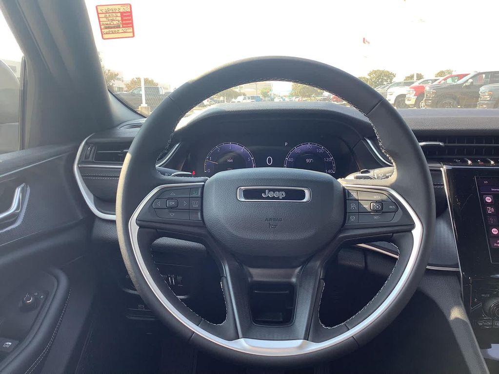 new 2025 Jeep Grand Cherokee car, priced at $31,326