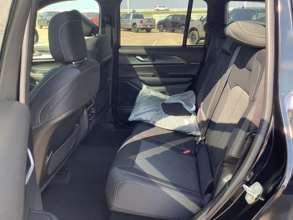 new 2025 Jeep Grand Cherokee car, priced at $31,326