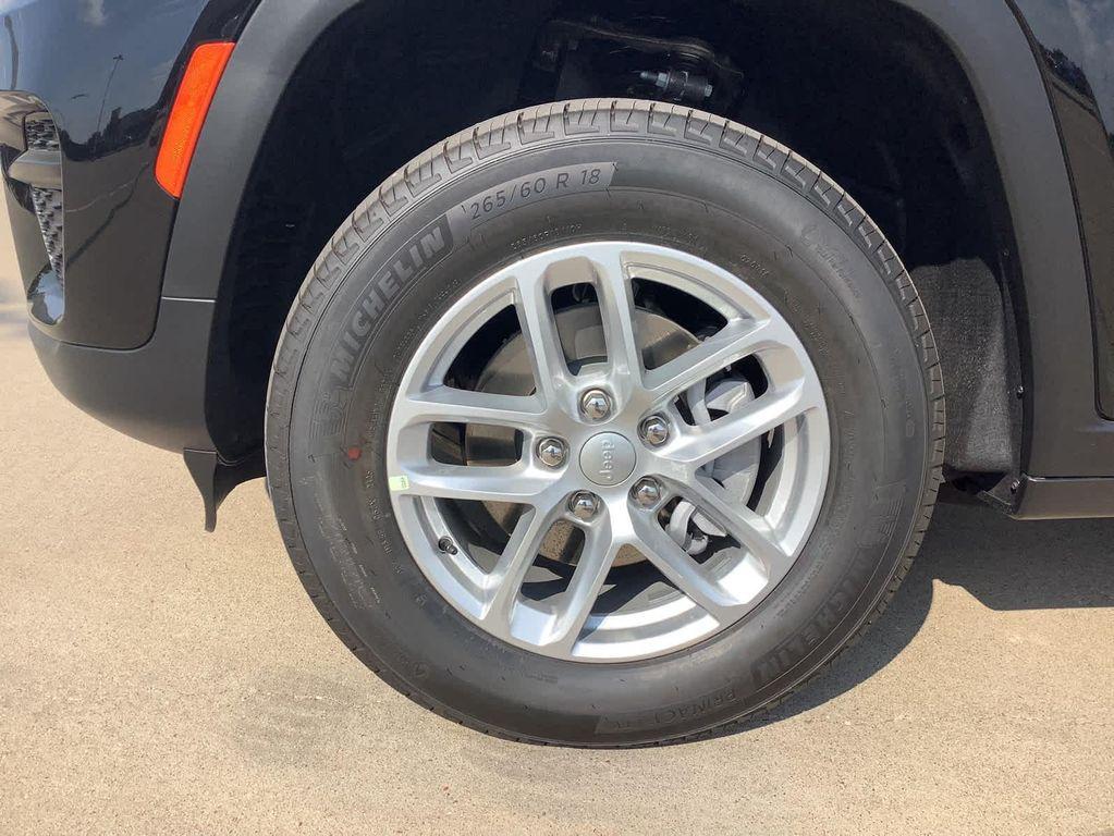 new 2025 Jeep Grand Cherokee car, priced at $31,326