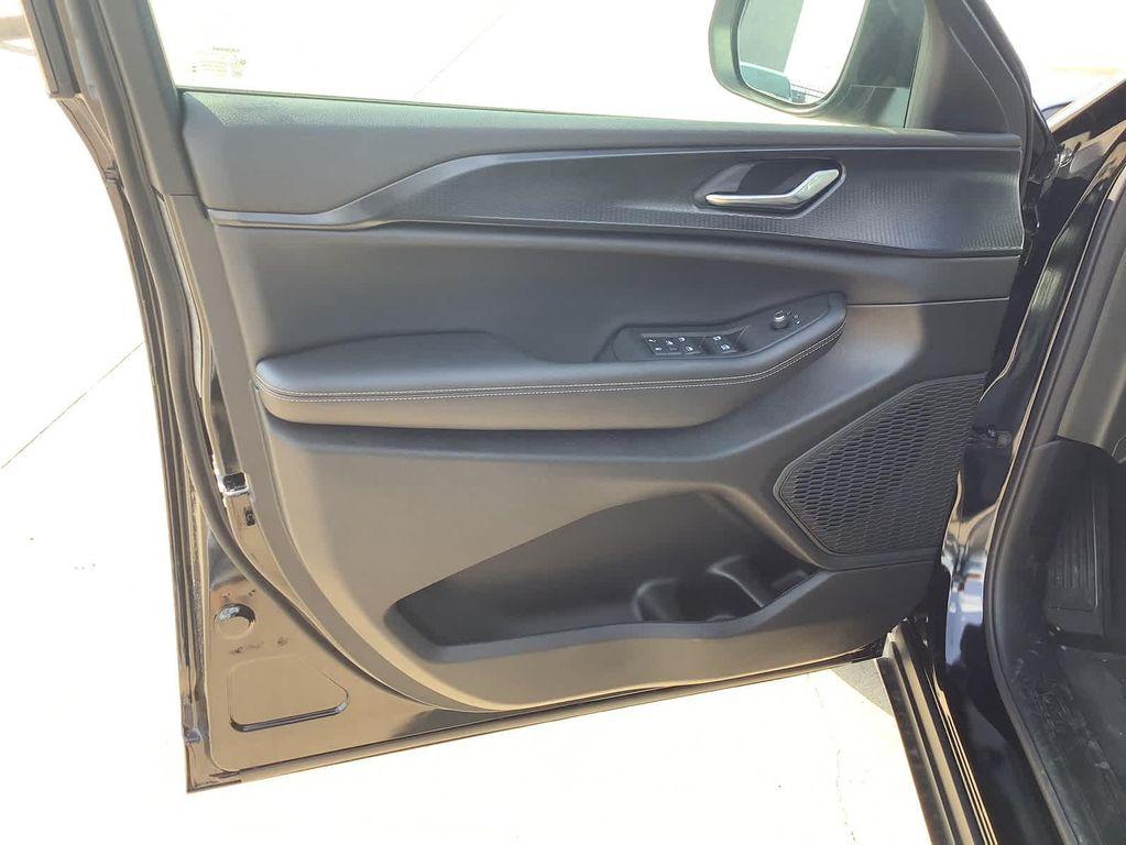 new 2025 Jeep Grand Cherokee car, priced at $31,326