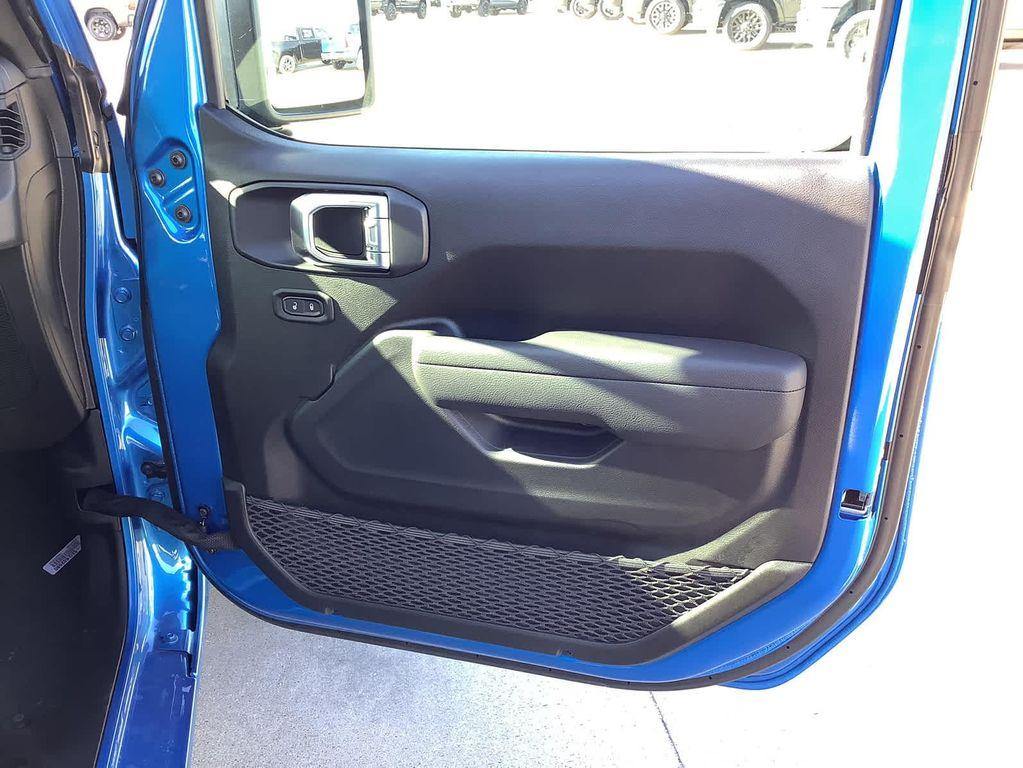 new 2025 Jeep Wrangler car, priced at $31,999