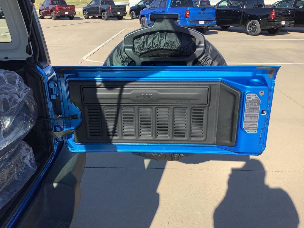 new 2025 Jeep Wrangler car, priced at $31,999